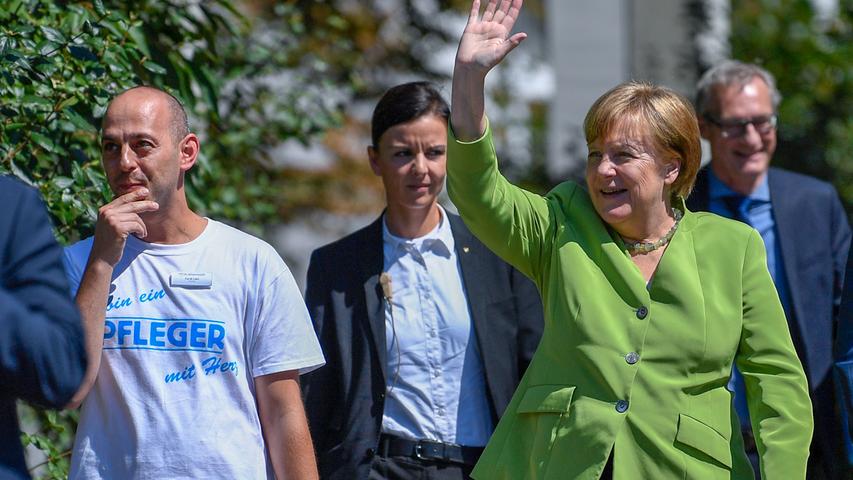 Nach Kritik: Merkel trifft Pfleger in Paderborner Altenheim