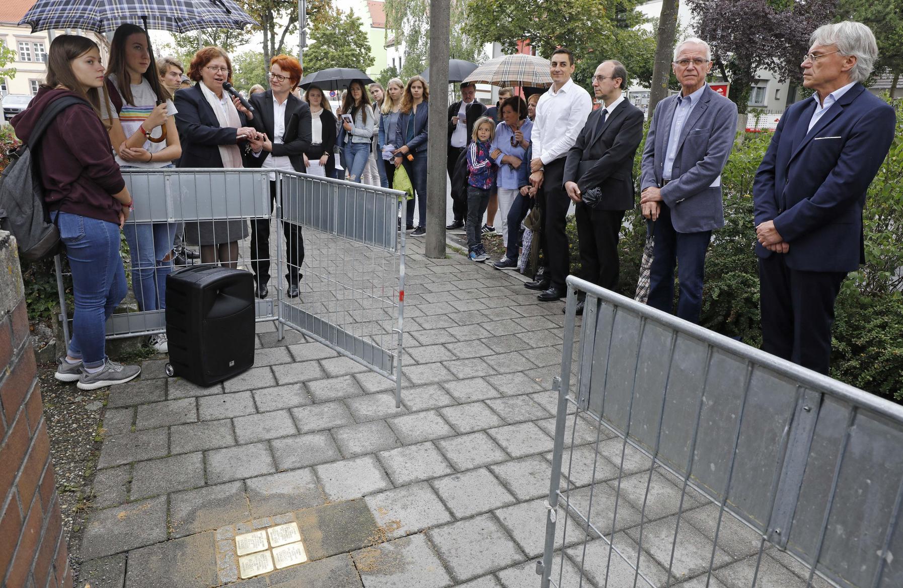 Neun weitere Stolpersteine erinnern und mahnen