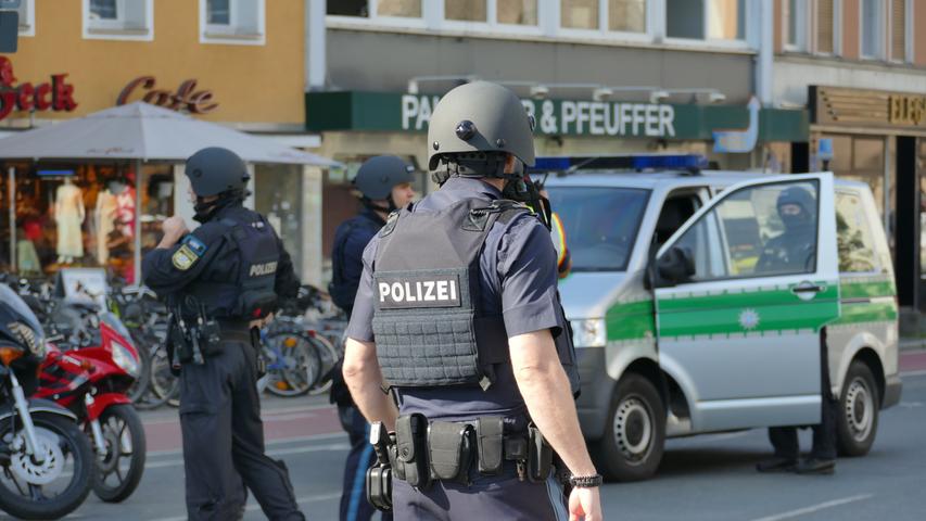 Großeinsatz am Plärrer: Polizei fahndete nach Flüchtigem