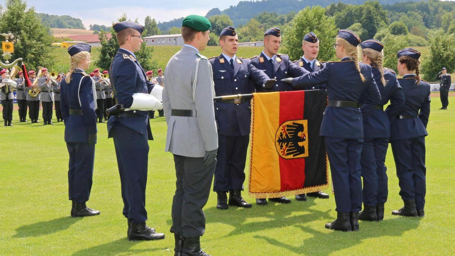 Heideck zeigt Verbundenheit zum Bundeswehrstandort Roth