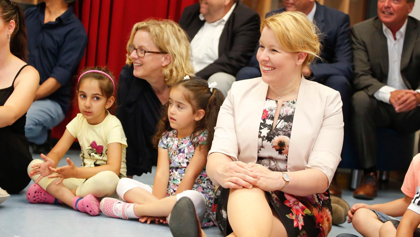 Bundesfamilienministerin Franziska Giffey hat als Mutter eines Neunjährigen einen guten Draht zu Kindern.