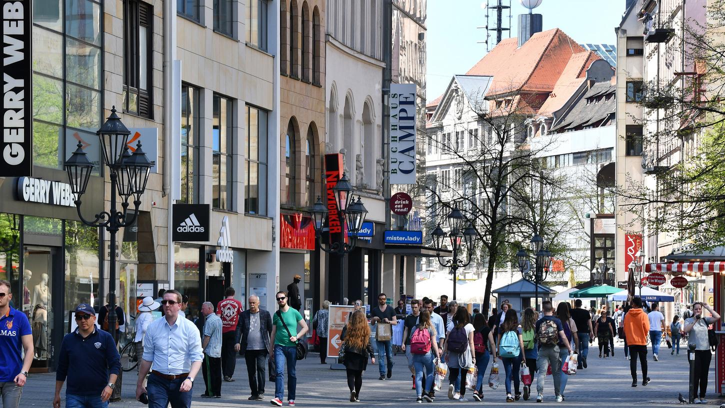 Die Karolinenstraße gehört bundesweit zu den beliebtesten Shoppingmeilen.