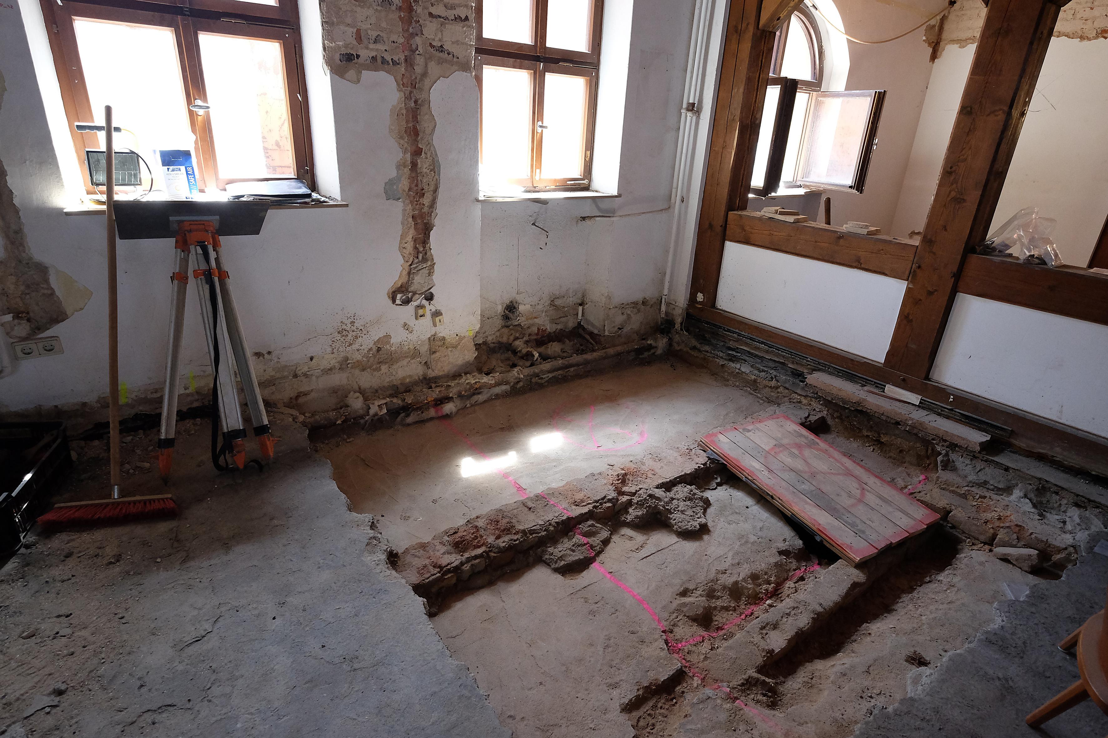 Blick in die ehemalige Tourist-Info im Erdgeschoss des Magistratsbaus. Hier drunter soll später in einem neuen Keller eine Bierprobierstube eingerichtet werden, auch "Trinkhalle" genannt.