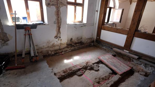 Blick in die ehemalige Tourist-Info im Erdgeschoss des Magistratsbaus. Hier drunter soll später in einem neuen Keller eine Bierprobierstube eingerichtet werden, auch "Trinkhalle" genannt.