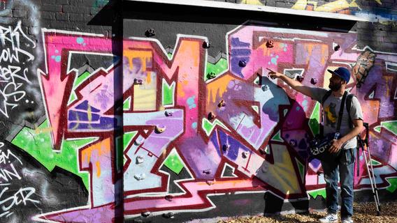 Haie und Kalligraphie: Streetart-Fans ziehen durch Gostenhof