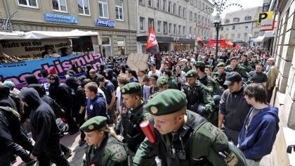 Machtvolle Demo gegen rechte Gewalt