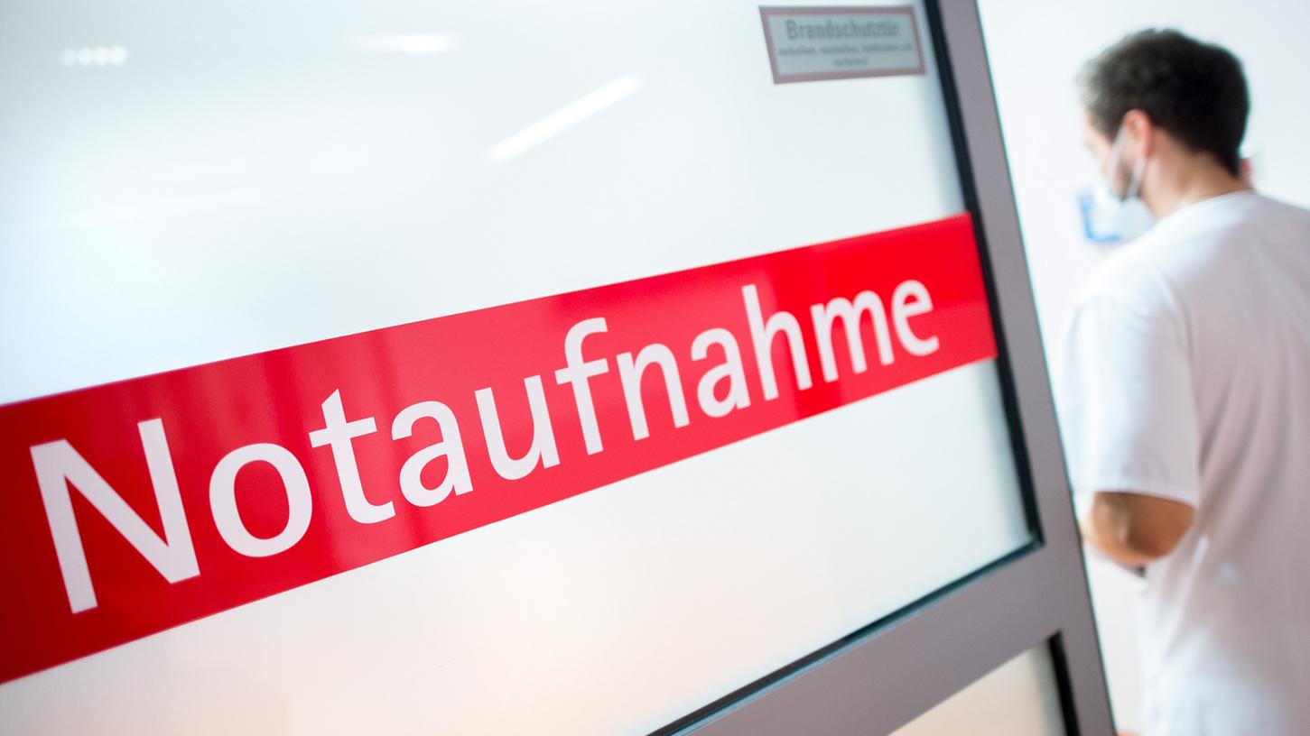 Doch längst nicht jeder Kranke ist auf eine dringende Behandlung auch wirklich angewiesen: In jedem dritten Fall, so Pressesprecher Bernd Siegler, hätte auch der Hausarzt helfen können. Doch längst nicht jeder Kranke ist auf eine dringende Behandlung auch wirklich angewiesen: In jedem dritten Fall, so Pressesprecher Bernd Siegler, hätte auch der Hausarzt helfen können.