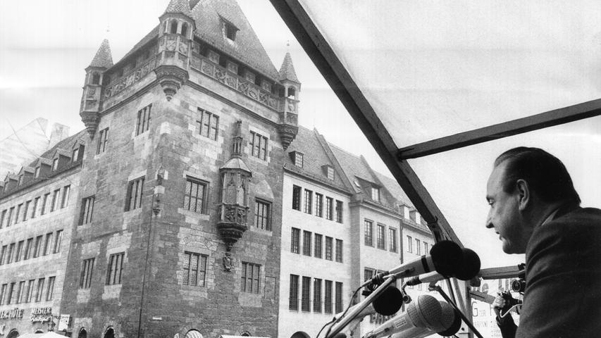 Der damalige FDP-Bundesvorsitzende Hans-Dietrich Genscher sprach 1978 vor der Lorenzkirche.