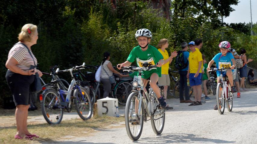Rad, Wasser, Tartanbahn: 1000 Kinder beim Erlanger Schülertriathlon 2018