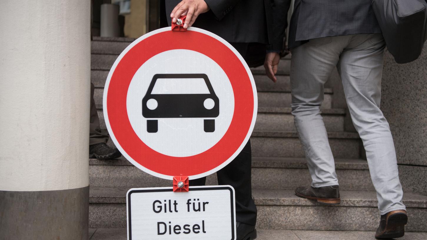 Durch dieses Schild dürfen Diesel-Fahrer einen bestimmten Bereich nicht befahren.
