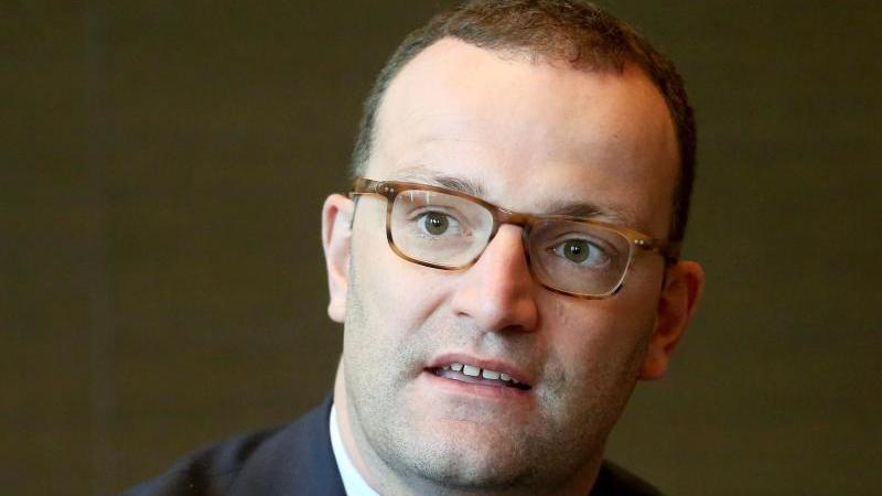 Um zu mehr Organspenden in Deutschland zu kommen, hat sich Bundesgesundheitsminister Jens Spahn für eine Widerspruchslösung ausgesprochen. Um zu mehr Organspenden in Deutschland zu kommen, hat sich Bundesgesundheitsminister Jens Spahn für eine Widerspruchslösung ausgesprochen.