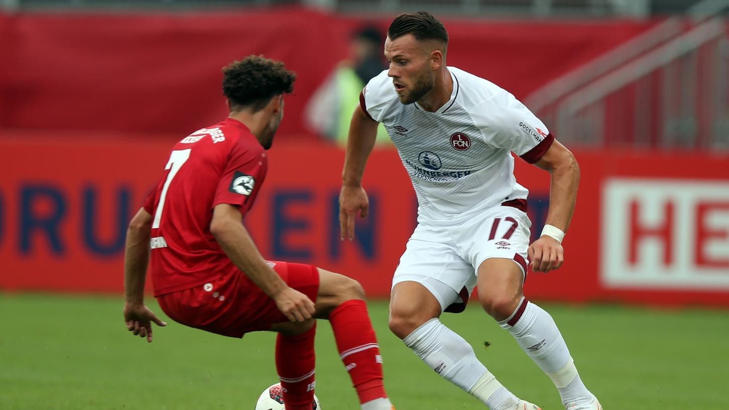 Beim Bundesliga-Auftaktspiel in Berlin musste der angeschlagene Eduard Löwen passen. Beim Bundesliga-Auftaktspiel in Berlin musste der angeschlagene Eduard Löwen passen.