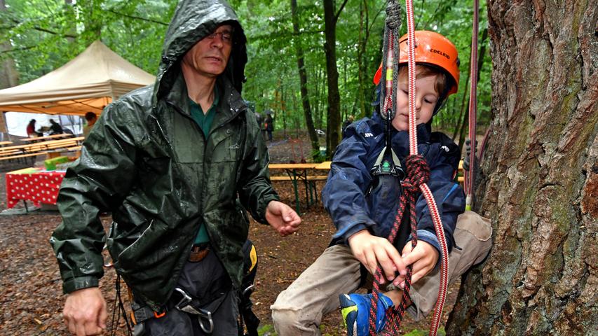 Reichswaldfest: Unerschrockene Naturfreunde trotzten dem Regen