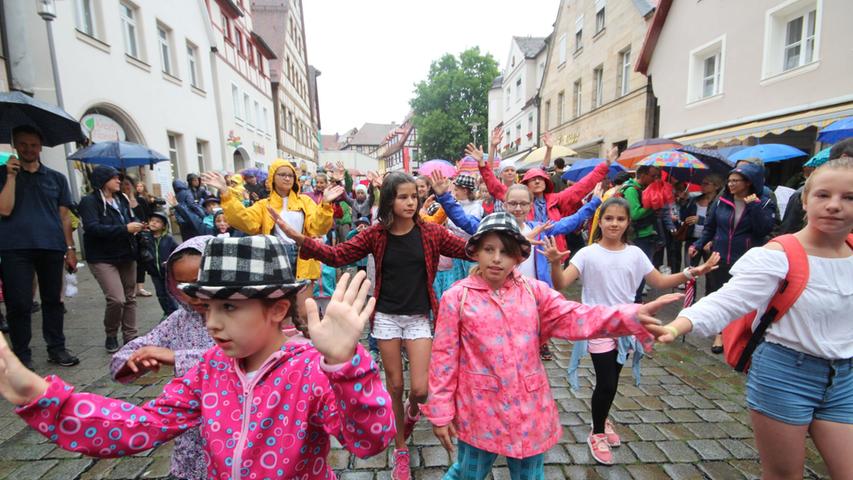 Schwabacher trotzen dem Regen beim Bürgerfest
