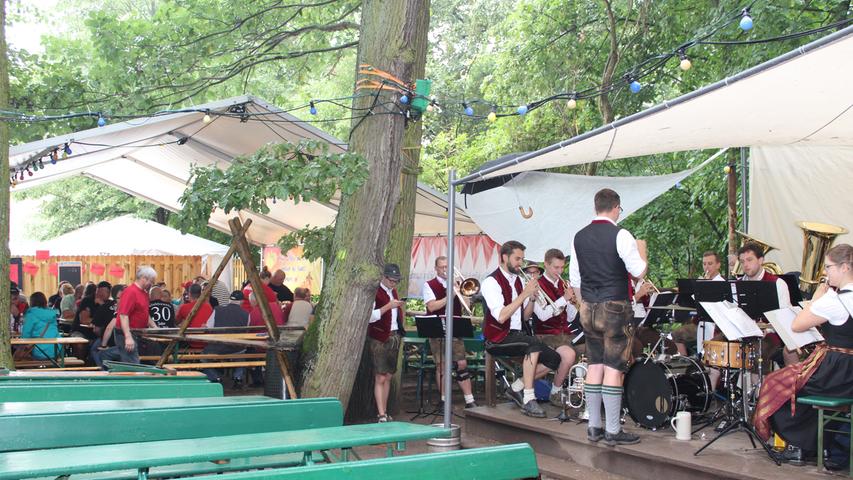 Trotz Regen: Forchheim feiert auch am Sonntag auf dem Annafest