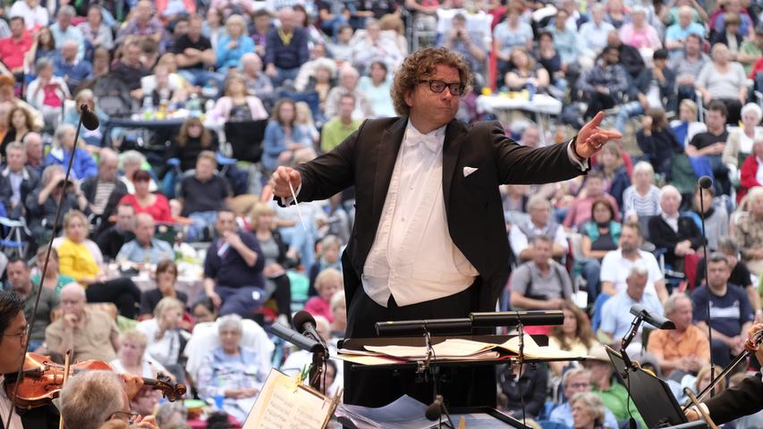 Am 22. Juli versammelten sich Frankens Musikliebhaber im Luitpoldhain - die Staatsphilharmonie Nürnberg bot dem Publikum wieder einmal eine grandiose Show.