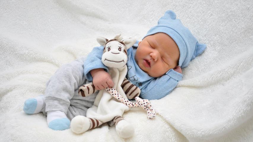 Ein Traum in Blau war der kleine Kiano Santino kurz nach seiner Geburt am 6. Juli im Klinikum Hallerwiese. Er wog dabei 3430 Gramm und maß 54 Zentimeter.