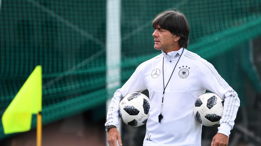 Noch vor WM-Beginn verlängerte Jogi Löw seinen Vertrag als Bundestrainer vorzeitig bis 2022. Beim Turnier in Russland im Jahr 2018 schied das DFB-Team bereits in der Vorrunde aus. Ein Novum, denn dies geschah zuvor kein einziges Mal.