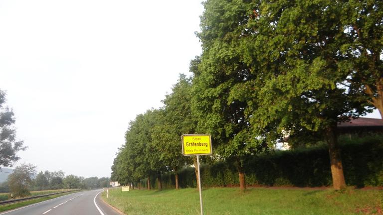 Ja wo sind wir denn? Das dürften sich in den vergangenen Tagen einige am Ortseingang nach Ebermannstadt gefragt haben: Dort stand auf einmal ein Schild mit der Aufschrift "Gräfenberg".