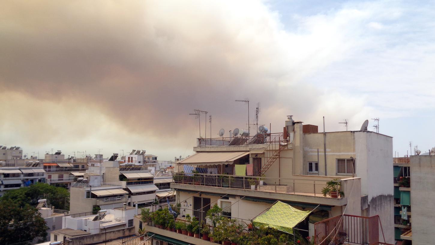 Rauchwolken über Athen: Großer Waldbrand in Griechenland