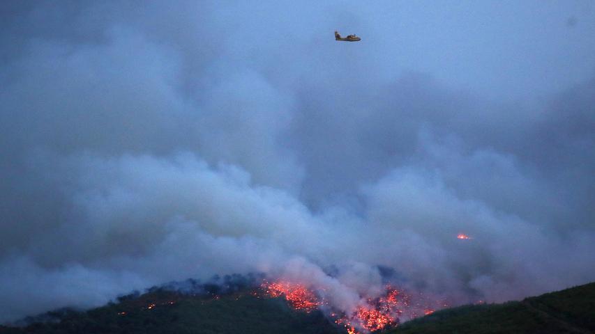Waldbrände bei Athen: So kämpfen die Retter um die Hauptstadt