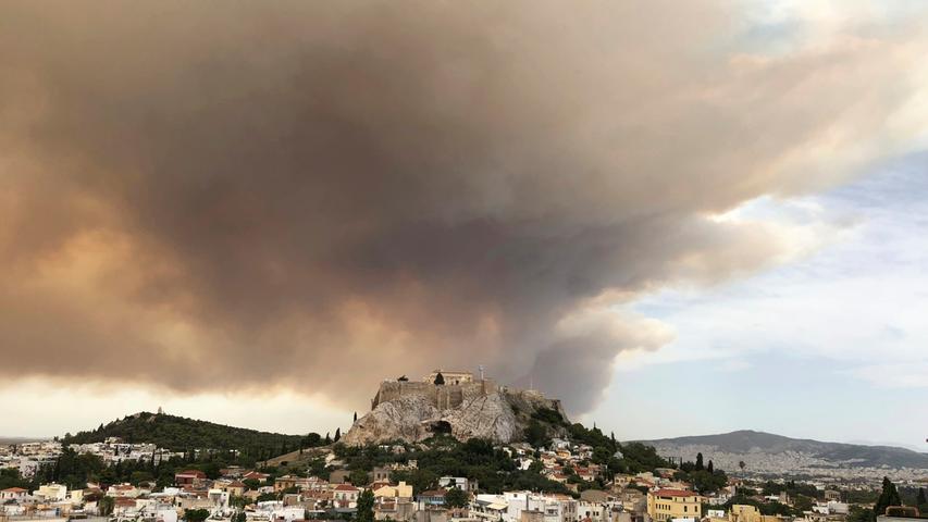 Waldbrände bei Athen: So kämpfen die Retter um die Hauptstadt