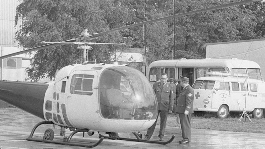 Der Bezirksverband für Mittelfranken des Bayerischen Roten Kreuzes hat einen entscheidenden Schritt getan, seinen Rettungsdienst zu verbessern: Am nächsten Wochenende wird er erstmals einen Hubschrauber einsetzen, der Unfallverletzte so schnell wie möglich in die Krankenhäuser bringen soll. Hier geht es zum Kalenderblatt vom 27. Juli 1968: Bald Hilfe aus der Luft