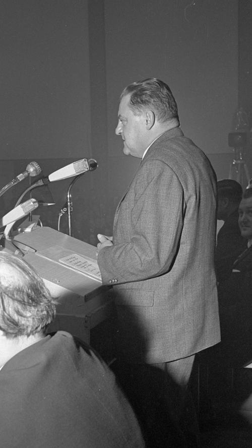 Franz Josef Strauß als Wahlredner in der Nürnberger Messehalle 1966.