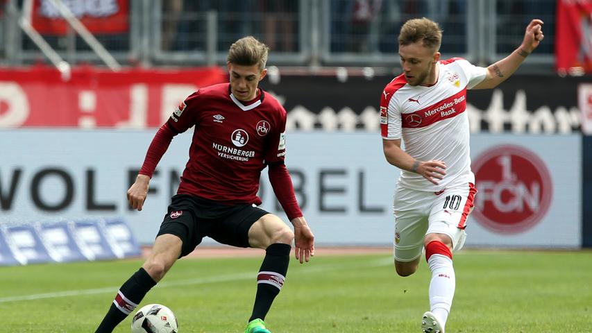 In der Saison 2016/17 war Lucas Hufnagel schon einmal beim 1. FC Nürnberg, ausgeliehen vom SC Freiburg legte er dort zehn ordentliche Einsätze hin und seine Visitenkarte auf den Tisch von Andreas Bornemann. Der Club-Kaderplaner zögerte nicht lange und verlängerte das Leihgeschäft um ein weiteres Jahr. "Hufnagel fehlen noch ein paar Prozent, damit er die Dinge final besser vorbereiten oder auch abschließen kann", wusste der Sportvorstand damals schon. Diese paar Prozent zeigte er in seinem zweiten Jahr beim Club allerdings nicht, das Nürnberger Interesse an einer langfristigen Verpflichtung kühlte stark ab, und auch Freiburg wollte den georgischen Nationalspieler zeitnah loswerden. Für rund 100.000 Euro zog es den 24-Jährigen nun zur SpVgg Unterhaching, bei der er schon vor seiner Freiburger Zeit überzeugte.