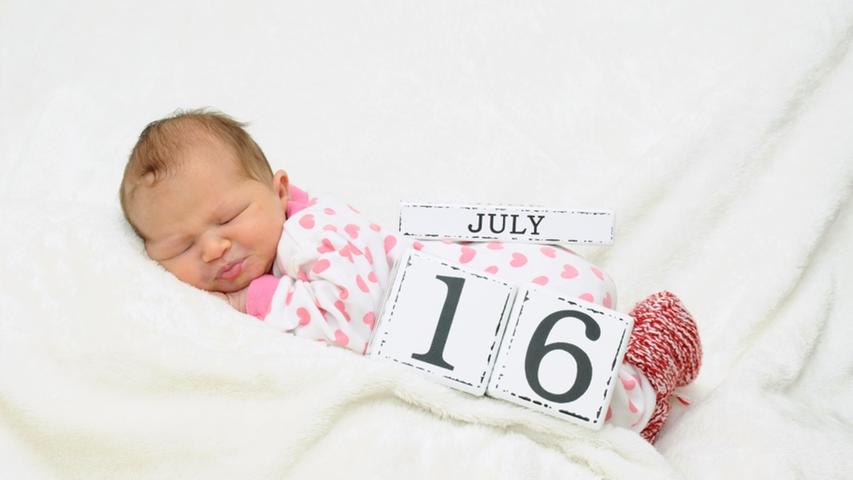 Baby Celina Wendler ist seit 16. Juli auf der Welt und brachte an ihrem Geburtstag 3620 Gramm auf die Waage.