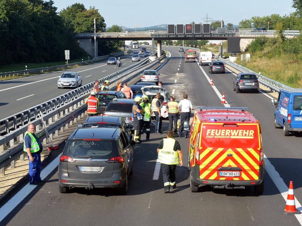 Schwerer Unfall Und Stau Im Berufsverkehr In Erlangen Erlangen Mohrendorf Baiersdorf Nordbayern