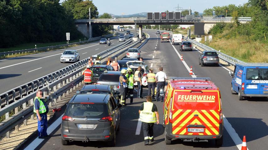 Zwei Schwerverletzte: Unfall auf A73 legt Verkehr lahm