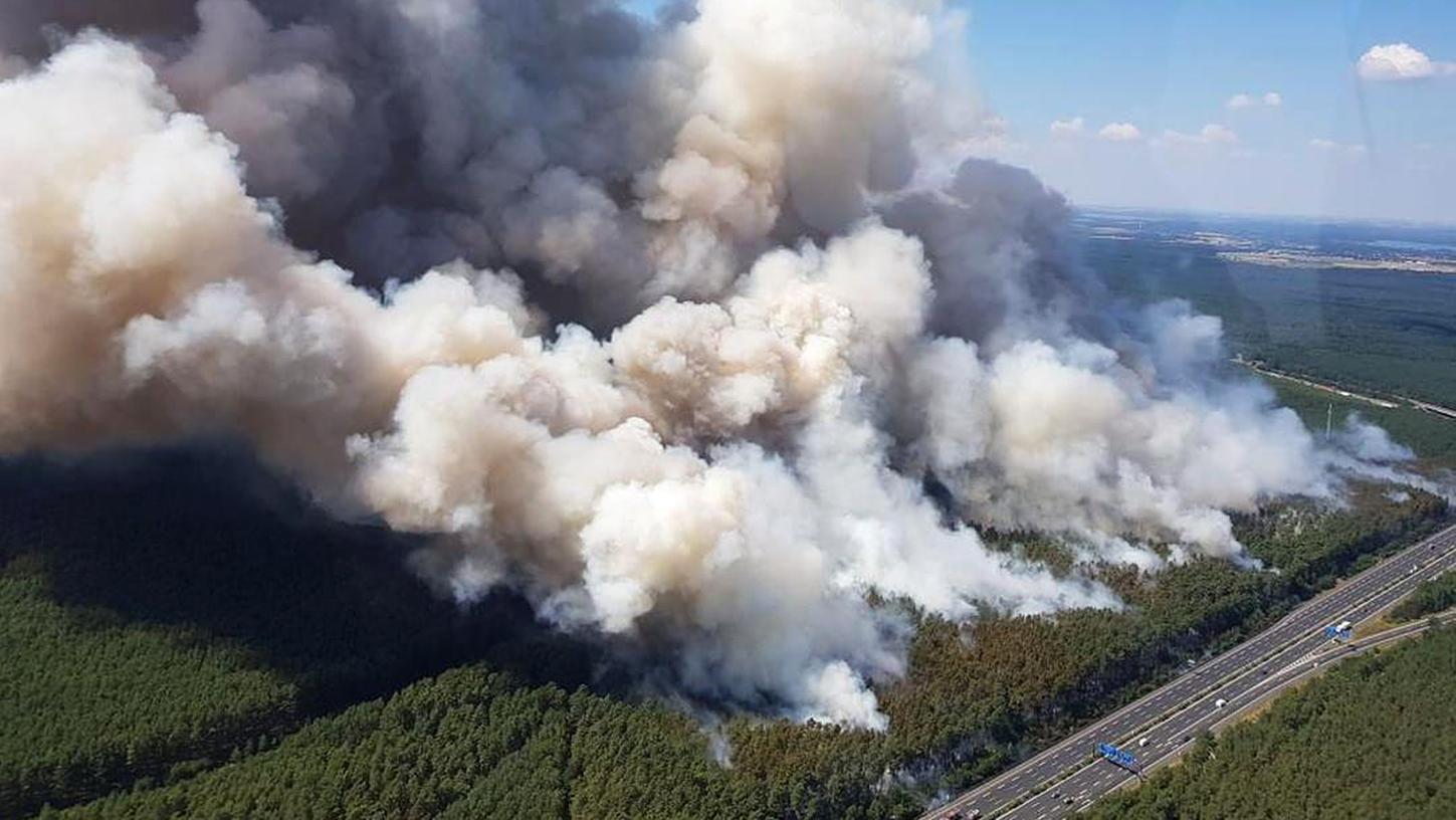 Gewaltiger Waldbrand in Brandenburg: Ort droht Evakuierung