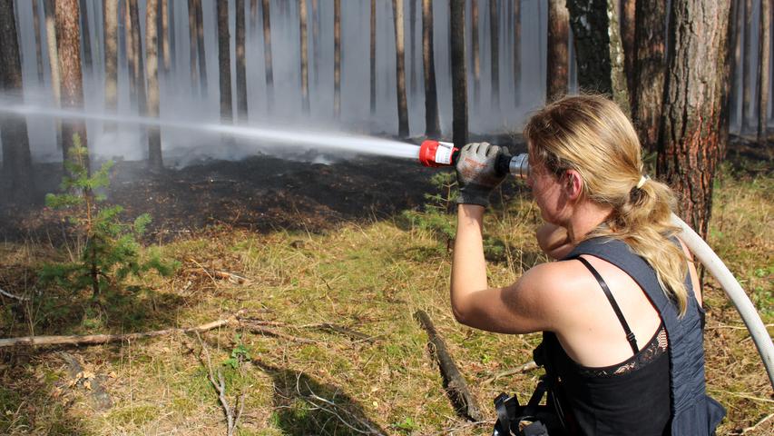 Bilder: Hier brennen 90 Hektar Wald in Brandenburg