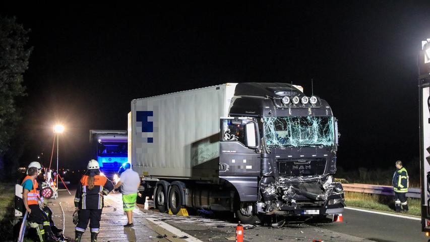 Auffahrunfall auf der A3: Zwei Lastwagen stoßen zusammen