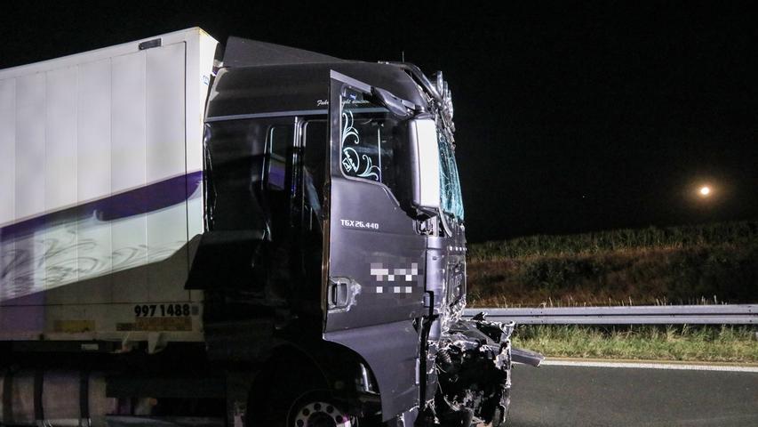 Auffahrunfall auf der A3: Zwei Lastwagen stoßen zusammen