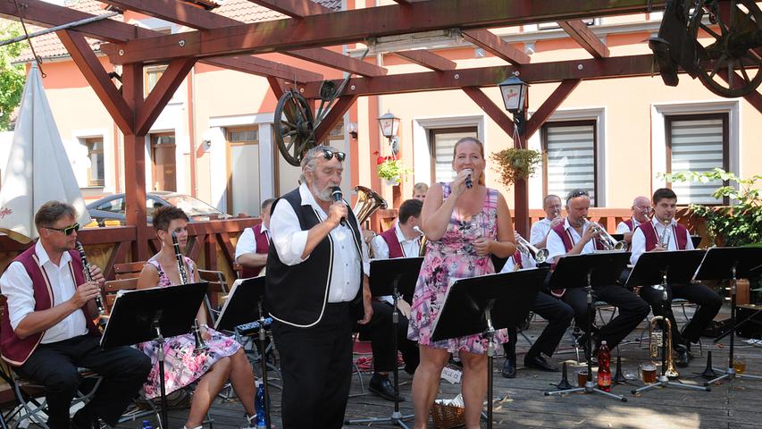 Live-Musik, Bier und deftige Mahlzeiten: Das Brauereifest in Zirndorf