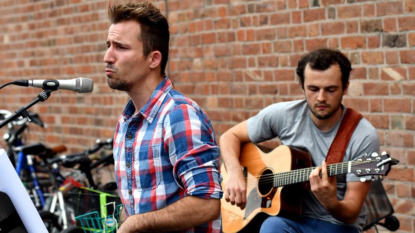 Straßenmusiker bringen Stimmung nach Nürnberg
