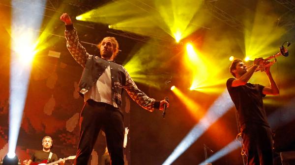 Das Rap-Duo Lo & Leduc zählt aktuell zu den erfolgreichsten Bands in der Schweiz. Ihren Mundart-Rap gaben sie auch auf dem Hauptmarkt zum Besten.