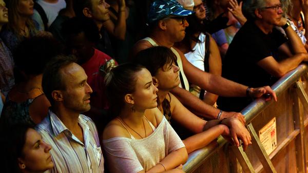 Jazz, Hip-Hop, Afrobeat, Soul, Latin, Reggae und Dancemusic: Nubiyan Twist mögen es rhythmisch und multikulti. Im Zentrum der Band steht die Sängerin Nubiya Brandon.