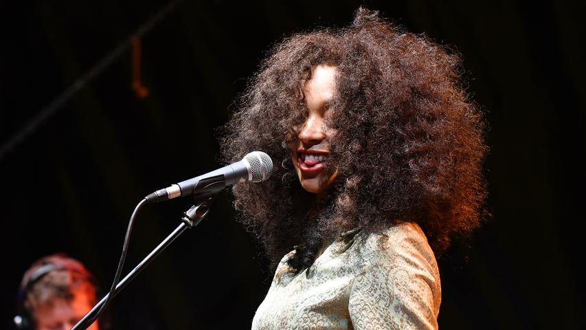 Jazz, Hip-Hop, Afrobeat, Soul, Latin, Reggae und Dancemusic: Nubiyan Twist mögen es rhythmisch und multikulti. Im Zentrum der Band steht die Sängerin Nubiya Brandon.