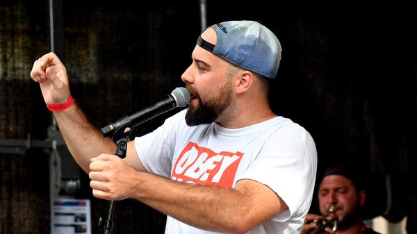 Mit gewagten Themen und Musikrichtungen von Jazz bis Hip-Hop kommen die Besucher bei Scheibsta & die Buben auf ihre Kosten.