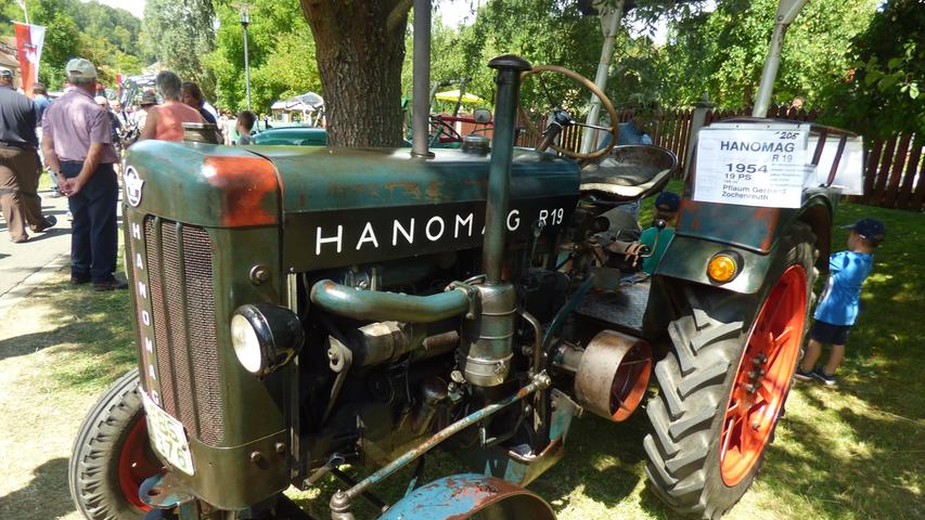 Es gab eigentlich keine Maschinengattung, die bei der Hanomag in Hannover nicht gebaut wurde. Neben Traktoren und Landmaschinen produzierte das Unternehmen auch erfolgreich Lkw, Zugmaschinen, Personenwagen und Baumaschinen. 