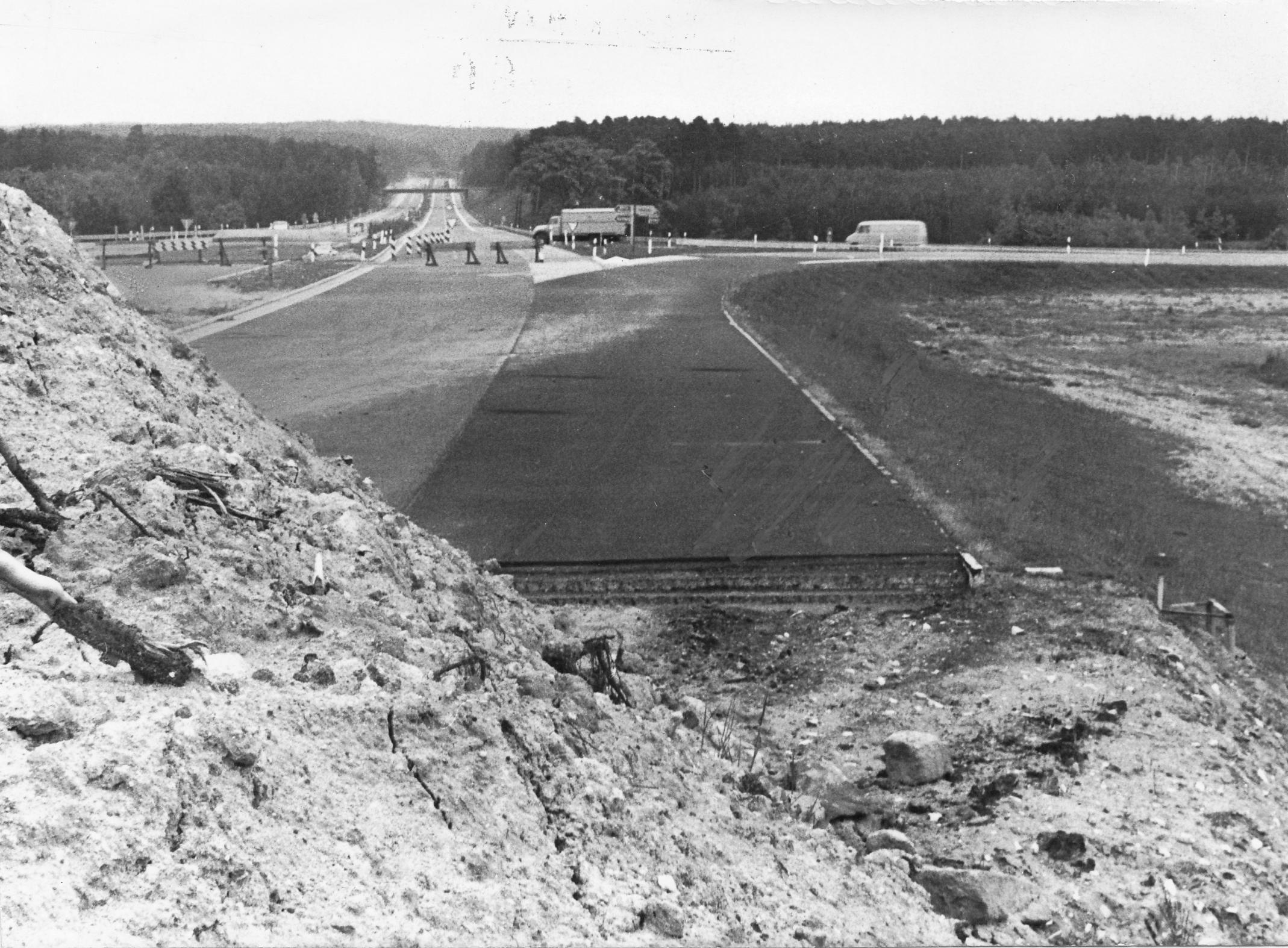 75 Meter lang ist die Verlängerung der Autobahn bei Schwabach auf diesem historischen Foto aus dem Jahr 1969 erst, doch vier Jahre später reicht sie schon bis Lichtenau.