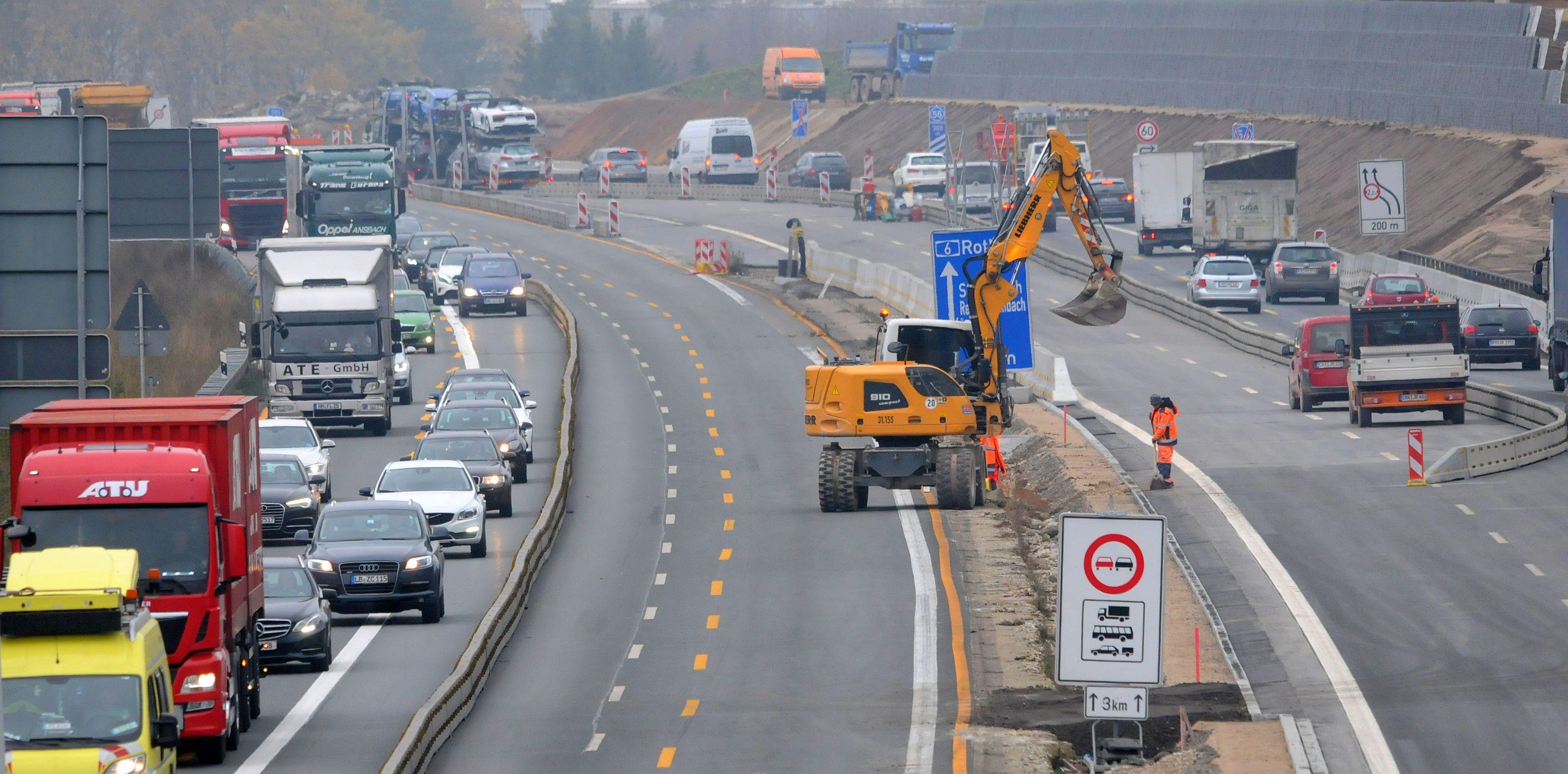 Während der Bauarbeiten kam es zu vielen Staus und Hunderten von Unfällen, einige davon tödlich. Wenn im Jahr 2020 die restlichen Arbeiten erledigt sind, soll der Verkehr auf der A6 in diesem Bereich aber deutlich flüssiger rollen als vor dem Ausbau.