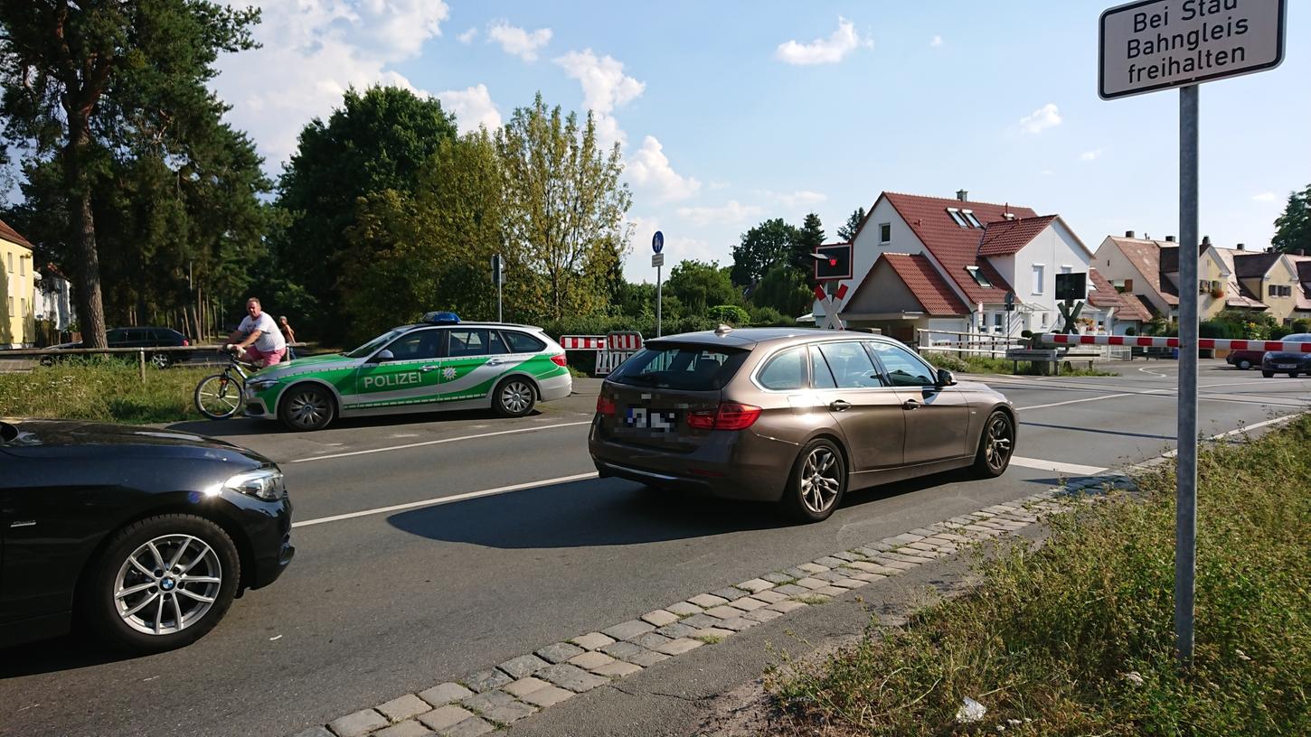 Bahnübergang gesperrt: Verkehr staut sich in Ziegelstein