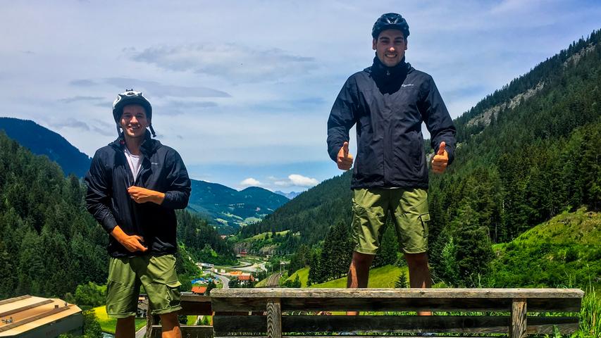 Am Brenner gab es nur einen kurzen Zwischenstopp. "Wir sind erst einmal viel gefahren, mit Übernachtung", bis nach Brixen. Dort haben Zuppe und Hofmann eine Canyoning-Tour ausprobiert.