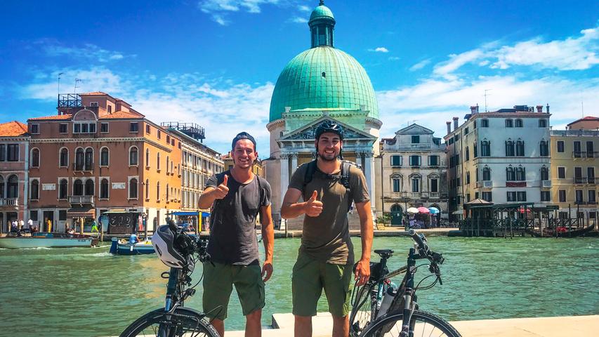 In Venedig waren Filip Hofmann und Felix Zuppe am Ziel ihrer Reise angekommen, am Meer.