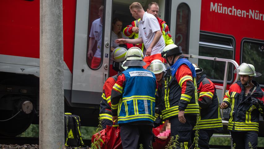 Schweres Unwetter stoppt Zug mit 250 Fahrgästen bei Roth
