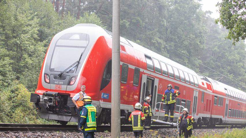Schweres Unwetter stoppt Zug mit 250 Fahrgästen bei Roth